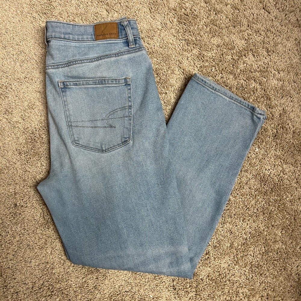 AMERICAN EAGLE Light Wash Strait Leg Stretch Jean (Size 10)